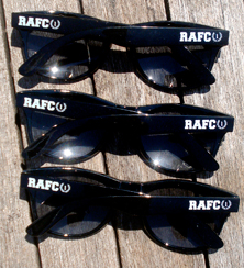 Bedrukte Zonnebrillen RAFC met logo op beide benen in 1 kleur